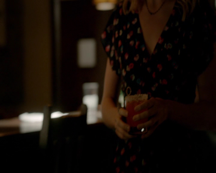 VampireDiaries-dot-nl_VampireDiaries-8x11YouMadeAChoiceToBeGood1430.jpg
