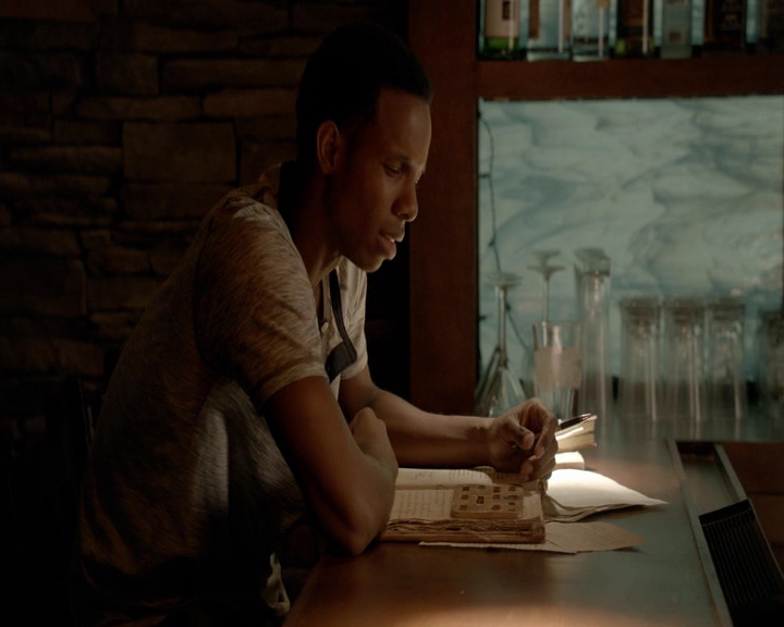 VampireDiaries-dot-nl_VampireDiaries-8x11YouMadeAChoiceToBeGood1431.jpg