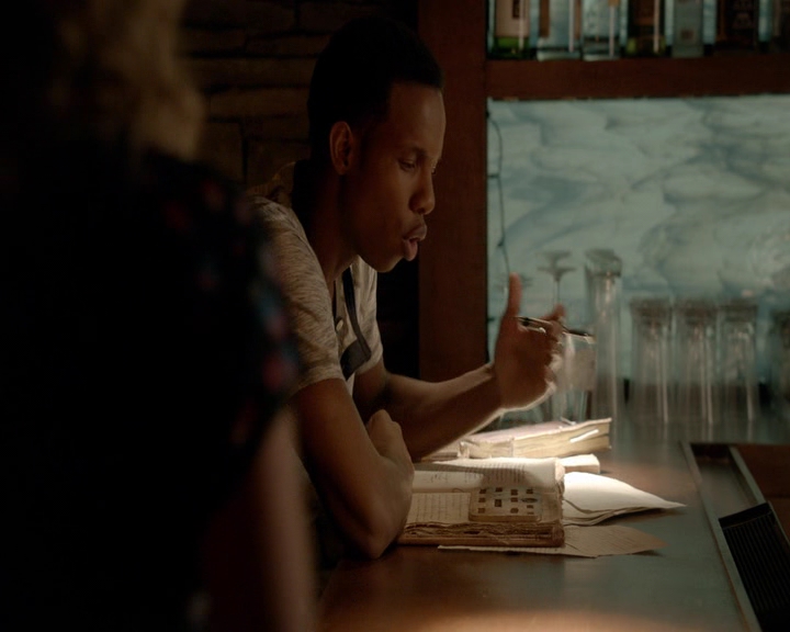 VampireDiaries-dot-nl_VampireDiaries-8x11YouMadeAChoiceToBeGood1432.jpg