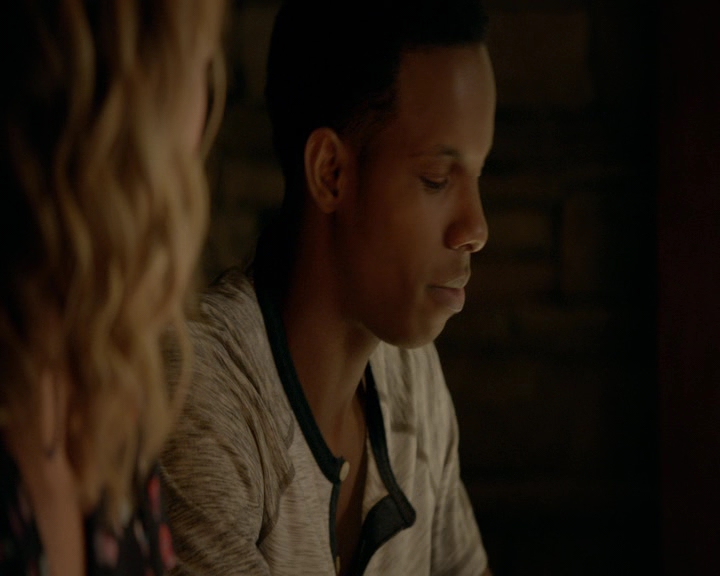 VampireDiaries-dot-nl_VampireDiaries-8x11YouMadeAChoiceToBeGood1475.jpg