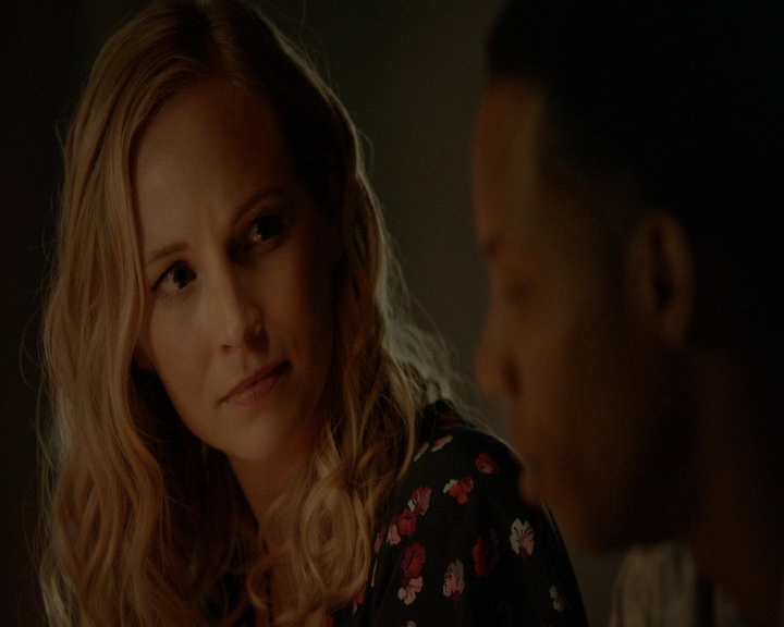VampireDiaries-dot-nl_VampireDiaries-8x11YouMadeAChoiceToBeGood1498.jpg