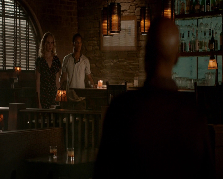 VampireDiaries-dot-nl_VampireDiaries-8x11YouMadeAChoiceToBeGood1603.jpg
