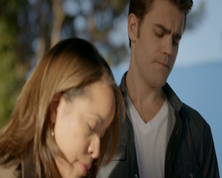 VampireDiaries-dot-nl_VampireDiaries-8x11YouMadeAChoiceToBeGood1747.jpg