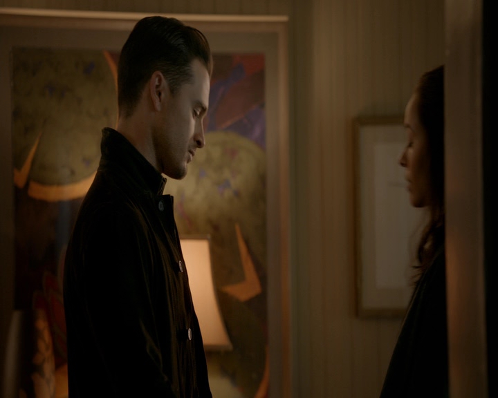 VampireDiaries-dot-nl_VampireDiaries-8x11YouMadeAChoiceToBeGood1818.jpg