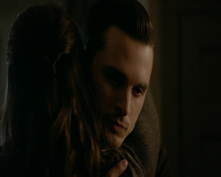 VampireDiaries-dot-nl_VampireDiaries-8x11YouMadeAChoiceToBeGood1822.jpg
