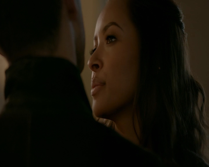 VampireDiaries-dot-nl_VampireDiaries-8x11YouMadeAChoiceToBeGood1832.jpg