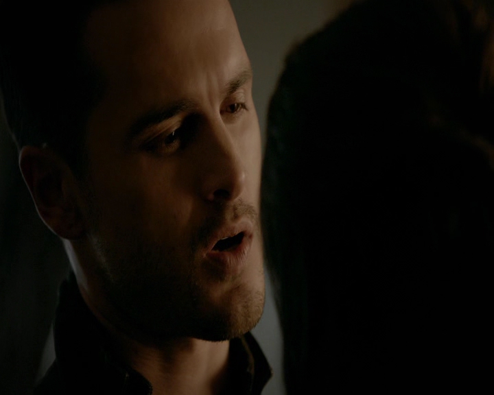 VampireDiaries-dot-nl_VampireDiaries-8x11YouMadeAChoiceToBeGood1848.jpg