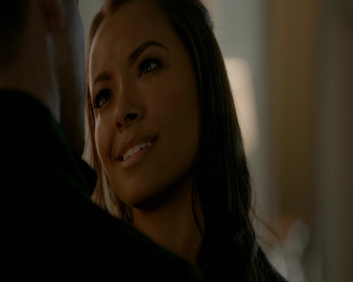 VampireDiaries-dot-nl_VampireDiaries-8x11YouMadeAChoiceToBeGood1852.jpg