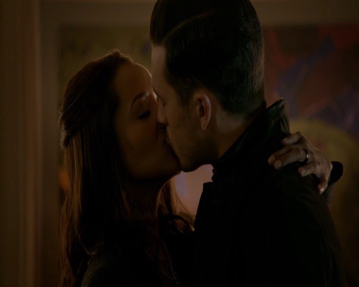 VampireDiaries-dot-nl_VampireDiaries-8x11YouMadeAChoiceToBeGood1902.jpg