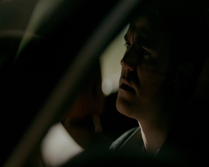 VampireDiaries-dot-nl_VampireDiaries-8x11YouMadeAChoiceToBeGood2117.jpg