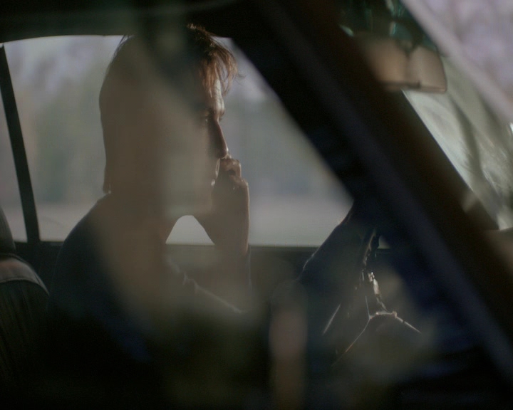 VampireDiaries-dot-nl_VampireDiaries-8x11YouMadeAChoiceToBeGood2123.jpg