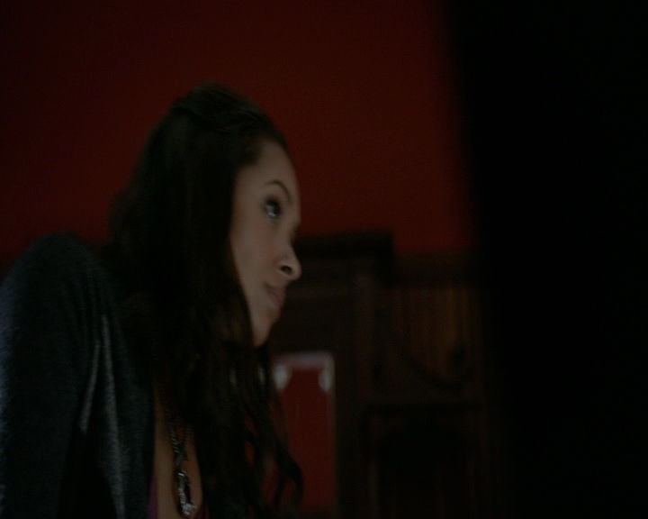 VampireDiaries-dot-nl_VampireDiaries-8x11YouMadeAChoiceToBeGood2266.jpg