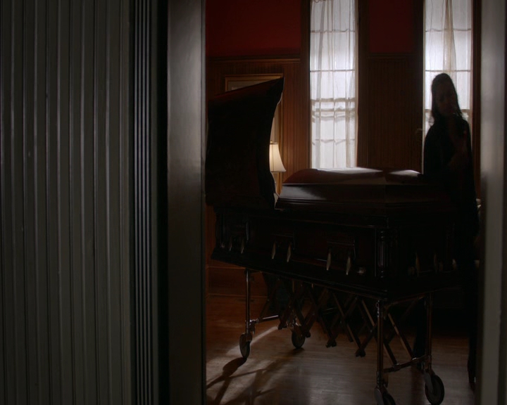 VampireDiaries-dot-nl_VampireDiaries-8x11YouMadeAChoiceToBeGood2268.jpg