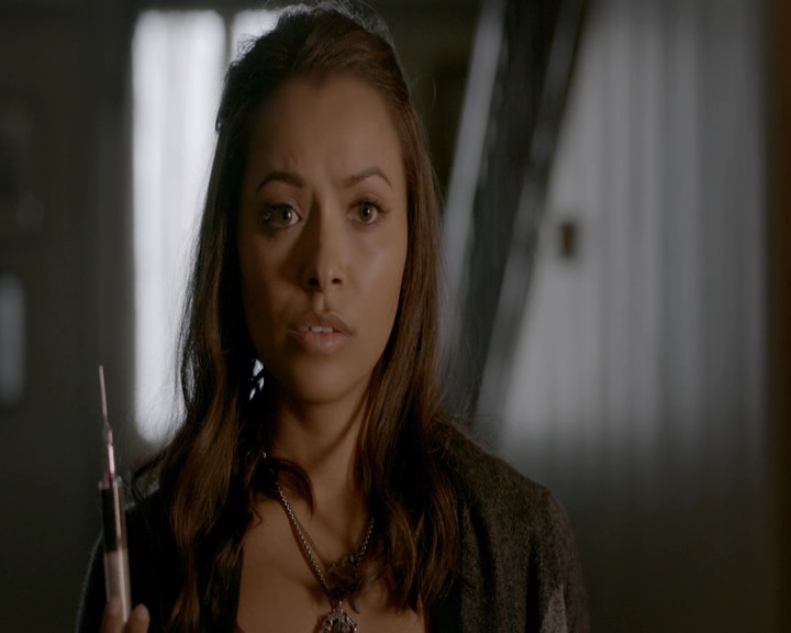 VampireDiaries-dot-nl_VampireDiaries-8x11YouMadeAChoiceToBeGood2272.jpg