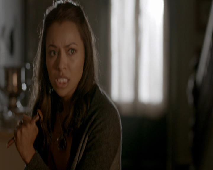 VampireDiaries-dot-nl_VampireDiaries-8x11YouMadeAChoiceToBeGood2294.jpg