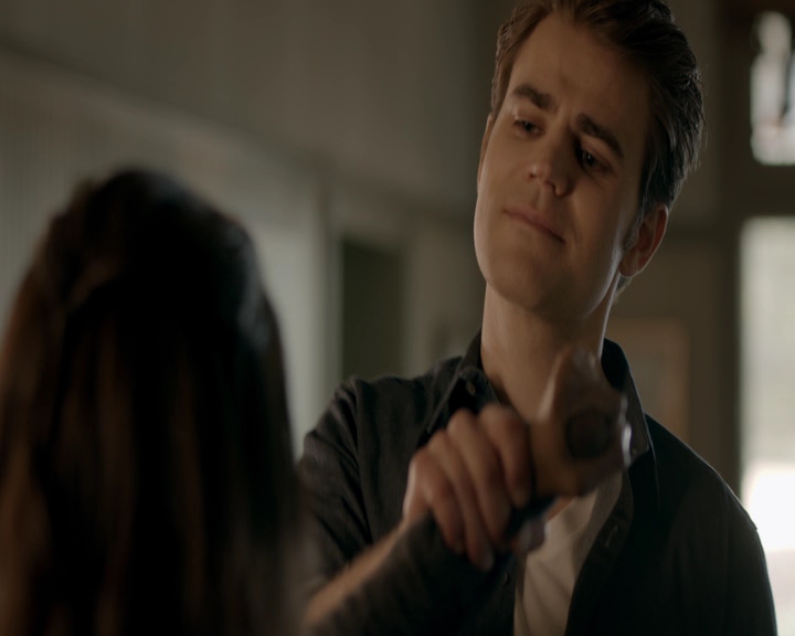 VampireDiaries-dot-nl_VampireDiaries-8x11YouMadeAChoiceToBeGood2298.jpg