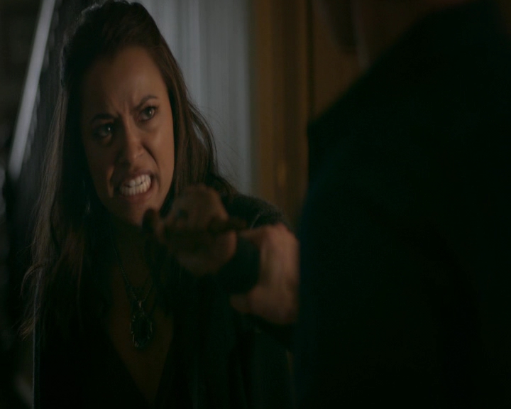 VampireDiaries-dot-nl_VampireDiaries-8x11YouMadeAChoiceToBeGood2300.jpg