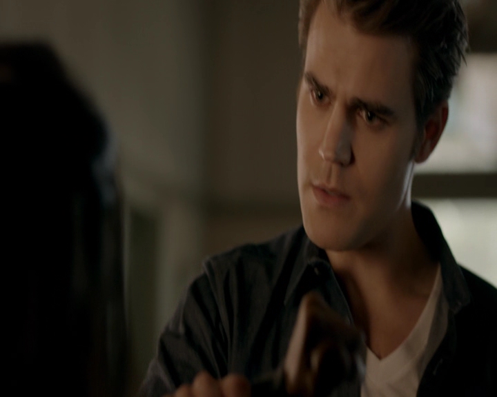 VampireDiaries-dot-nl_VampireDiaries-8x11YouMadeAChoiceToBeGood2301.jpg