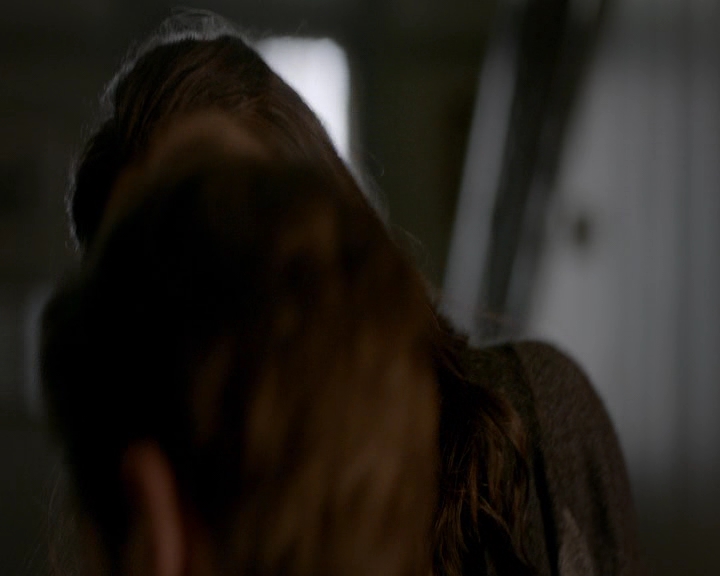 VampireDiaries-dot-nl_VampireDiaries-8x11YouMadeAChoiceToBeGood2315.jpg