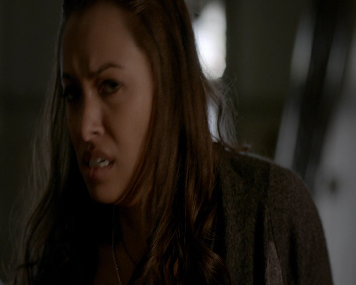 VampireDiaries-dot-nl_VampireDiaries-8x11YouMadeAChoiceToBeGood2320.jpg