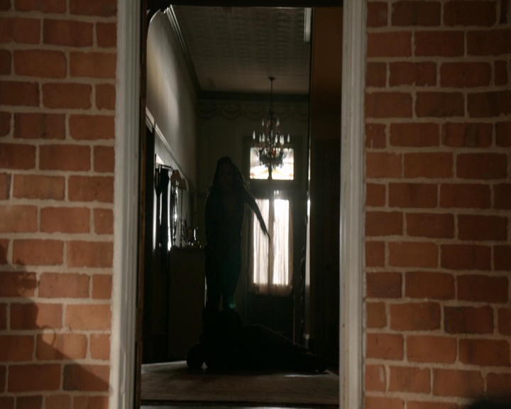 VampireDiaries-dot-nl_VampireDiaries-8x11YouMadeAChoiceToBeGood2327.jpg