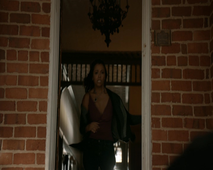 VampireDiaries-dot-nl_VampireDiaries-8x11YouMadeAChoiceToBeGood2329.jpg