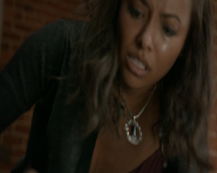 VampireDiaries-dot-nl_VampireDiaries-8x11YouMadeAChoiceToBeGood2334.jpg