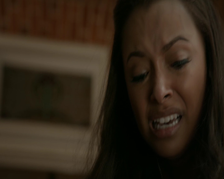 VampireDiaries-dot-nl_VampireDiaries-8x11YouMadeAChoiceToBeGood2349.jpg