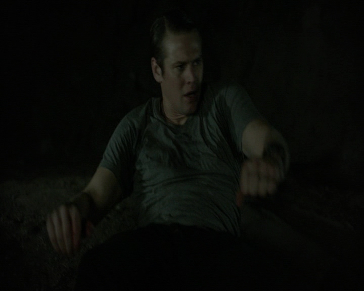 VampireDiaries-dot-nl_VampireDiaries-8x12WhatAreYou0019.jpg
