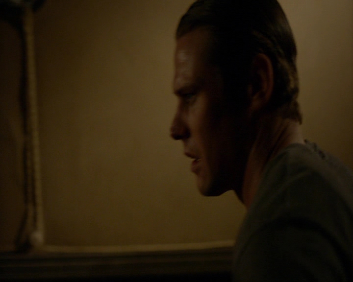 VampireDiaries-dot-nl_VampireDiaries-8x12WhatAreYou0036.jpg