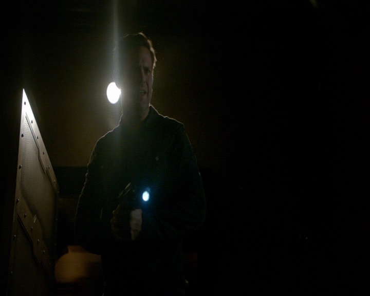 VampireDiaries-dot-nl_VampireDiaries-8x12WhatAreYou0049.jpg