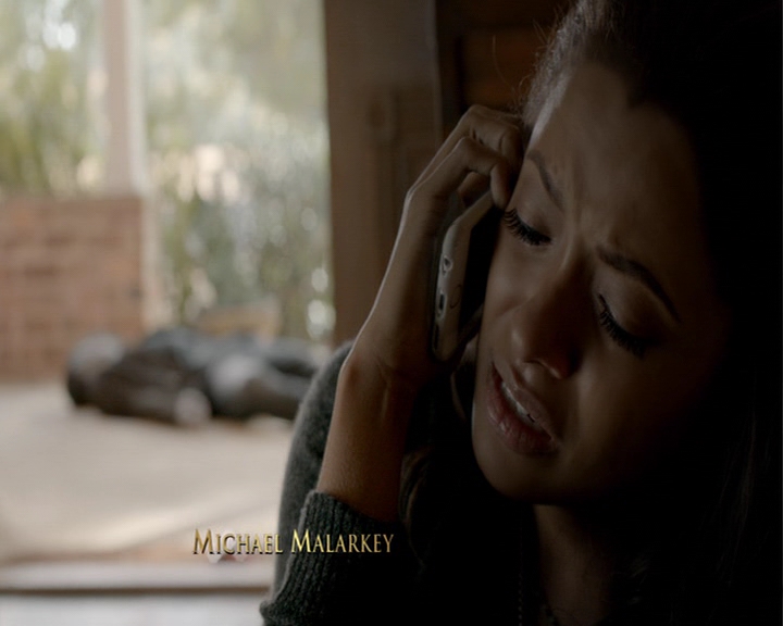 VampireDiaries-dot-nl_VampireDiaries-8x12WhatAreYou0085.jpg