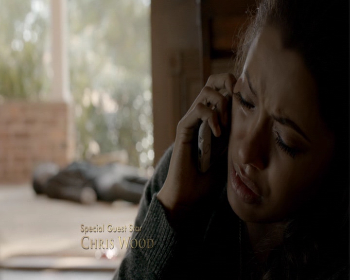 VampireDiaries-dot-nl_VampireDiaries-8x12WhatAreYou0090.jpg