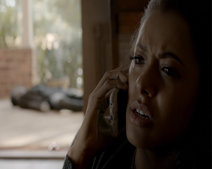 VampireDiaries-dot-nl_VampireDiaries-8x12WhatAreYou0096.jpg