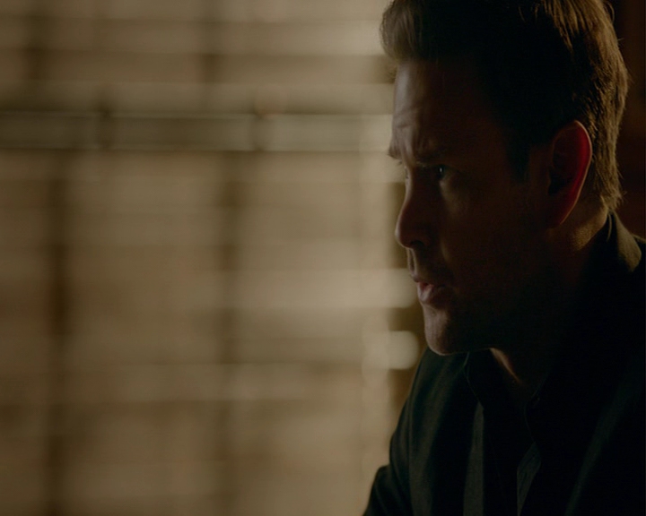 VampireDiaries-dot-nl_VampireDiaries-8x12WhatAreYou0282.jpg