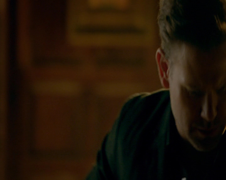 VampireDiaries-dot-nl_VampireDiaries-8x12WhatAreYou0293.jpg