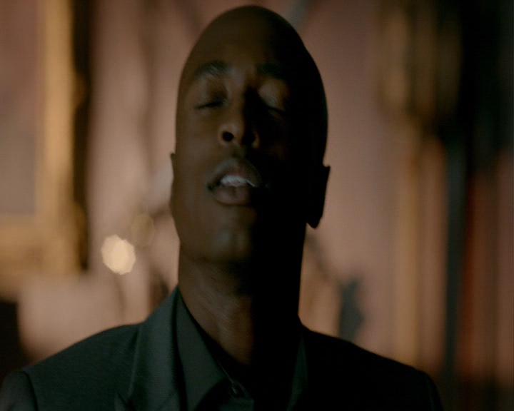 VampireDiaries-dot-nl_VampireDiaries-8x12WhatAreYou0433.jpg
