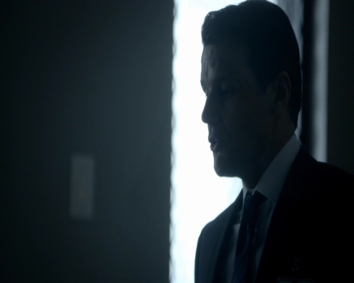 VampireDiaries-dot-nl_VampireDiaries-8x12WhatAreYou0473.jpg
