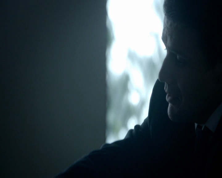 VampireDiaries-dot-nl_VampireDiaries-8x12WhatAreYou0500.jpg