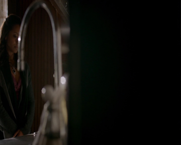 VampireDiaries-dot-nl_VampireDiaries-8x12WhatAreYou0514.jpg