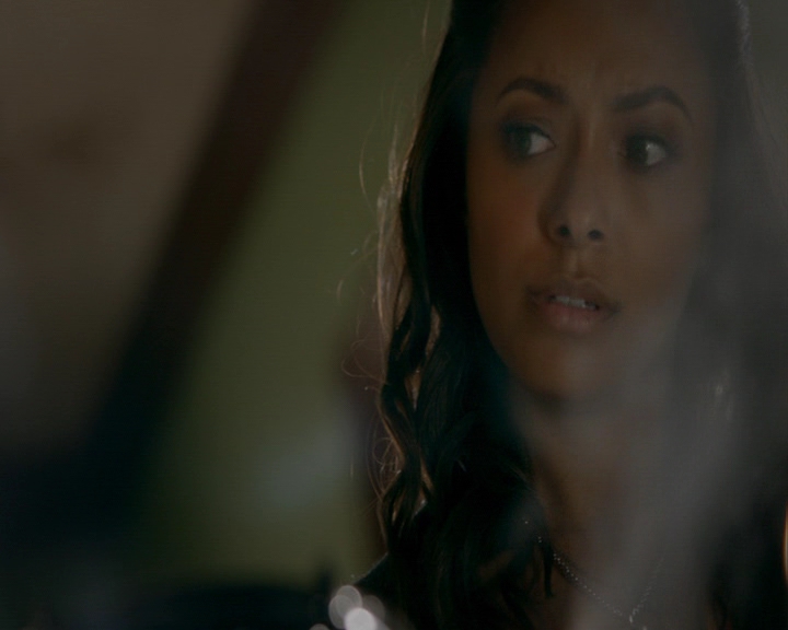 VampireDiaries-dot-nl_VampireDiaries-8x12WhatAreYou0522.jpg