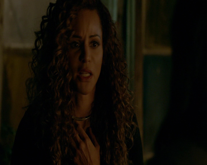 VampireDiaries-dot-nl_VampireDiaries-8x12WhatAreYou1238.jpg