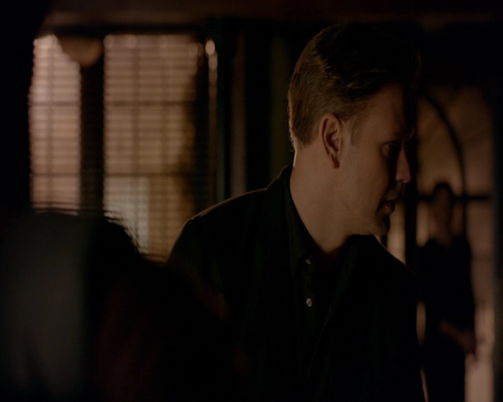 VampireDiaries-dot-nl_VampireDiaries-8x12WhatAreYou2152.jpg