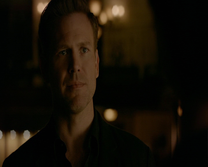 VampireDiaries-dot-nl_VampireDiaries-8x12WhatAreYou2209.jpg