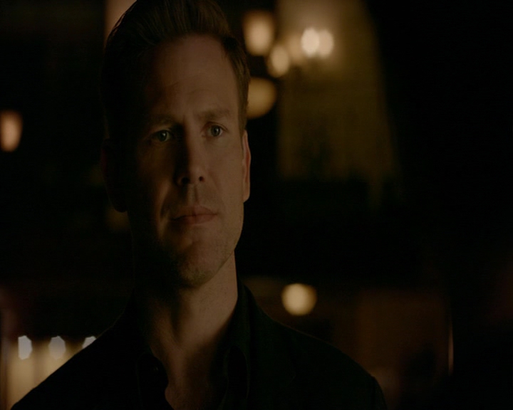 VampireDiaries-dot-nl_VampireDiaries-8x12WhatAreYou2210.jpg