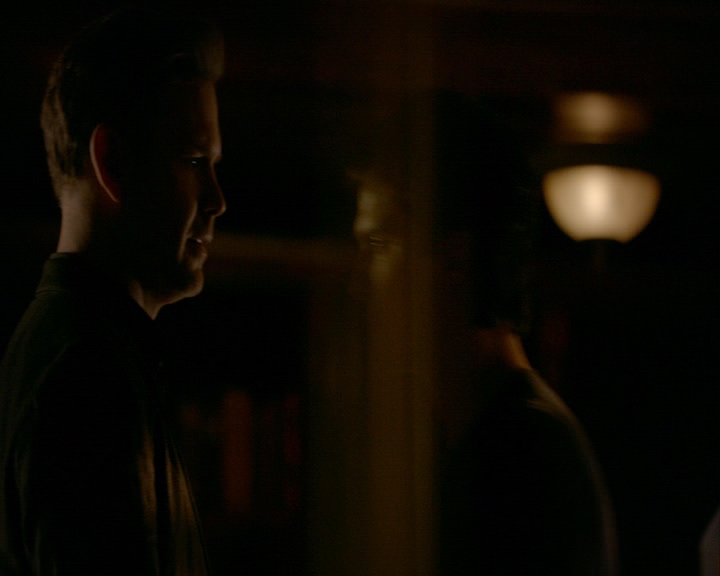 VampireDiaries-dot-nl_VampireDiaries-8x12WhatAreYou2213.jpg