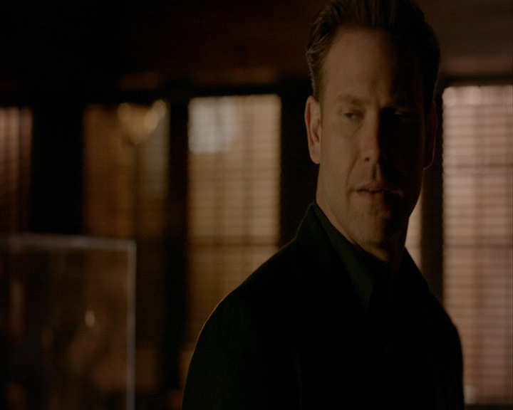 VampireDiaries-dot-nl_VampireDiaries-8x12WhatAreYou2218.jpg