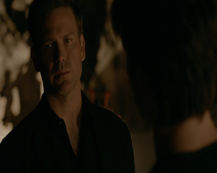 VampireDiaries-dot-nl_VampireDiaries-8x12WhatAreYou2264.jpg