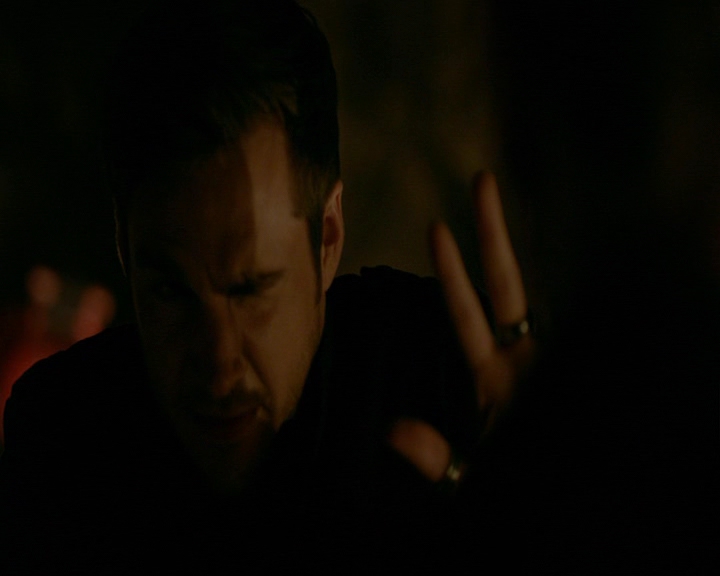 VampireDiaries-dot-nl_VampireDiaries-8x13TheLiesWillCatchUpToYou0205.jpg