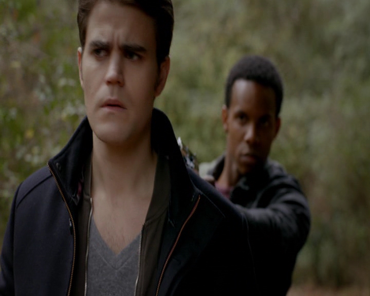 VampireDiaries-dot-nl_VampireDiaries-8x13TheLiesWillCatchUpToYou0409.jpg